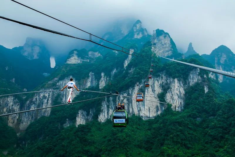 遨游中国小新闯天门山,张家界之旅天门山留影