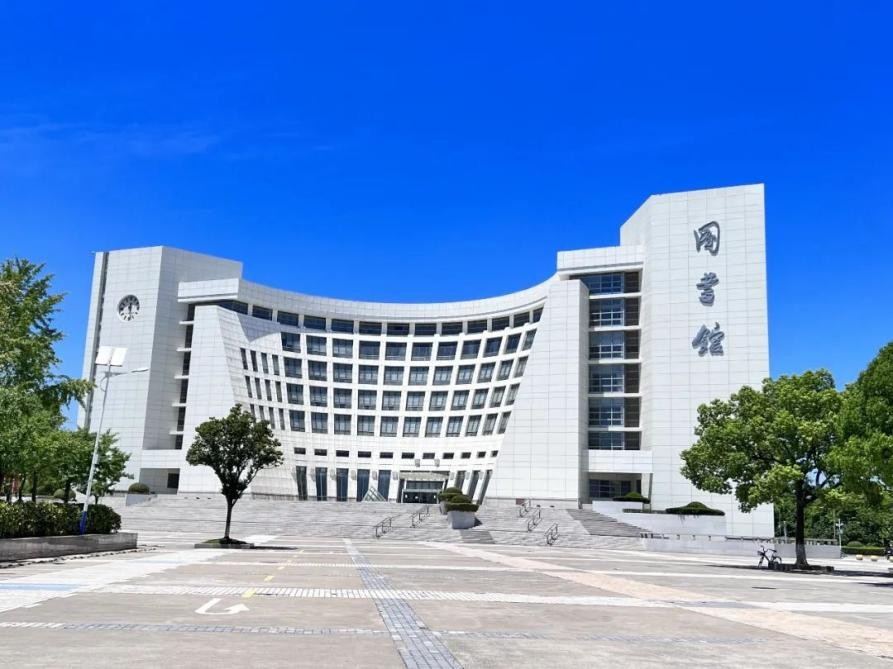 坐拥四大分馆，上海名校“网红地标”惊艳出圈！今天，让我们把“头条”留给它