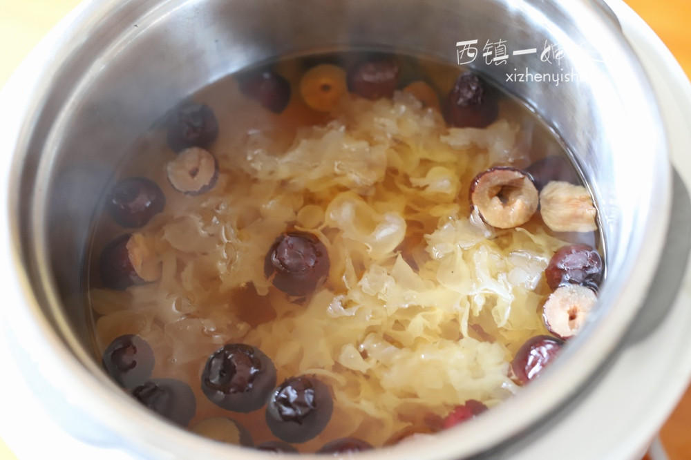 银耳养肺怎么做,银耳炖什么好吃又养胃又养肺