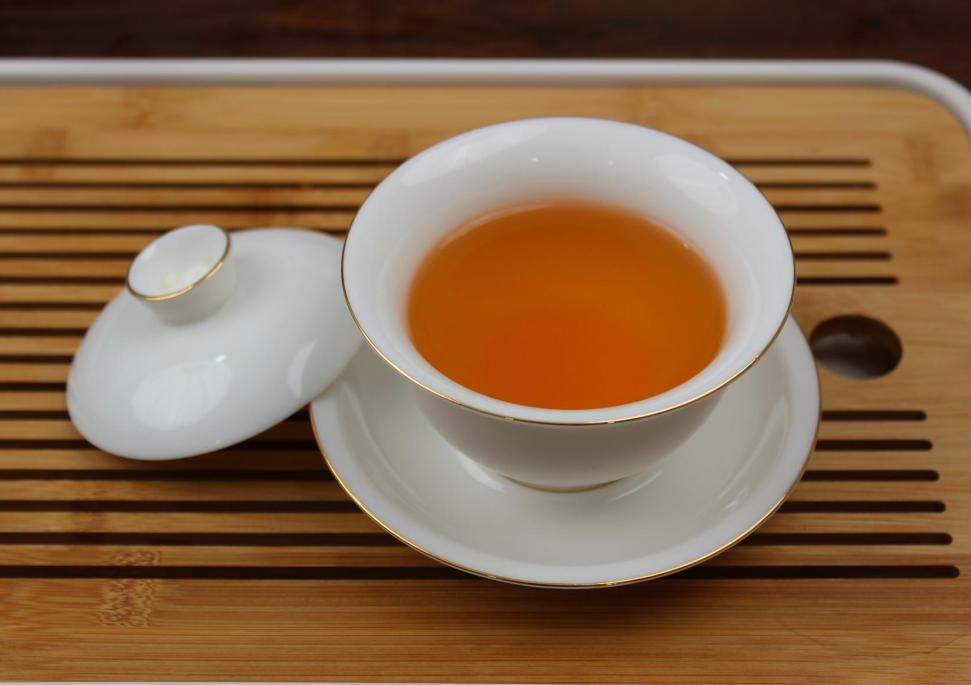 广东男子在朋友圈晒买的名茶，结果朋友喝过后怒怼他，咋回事？