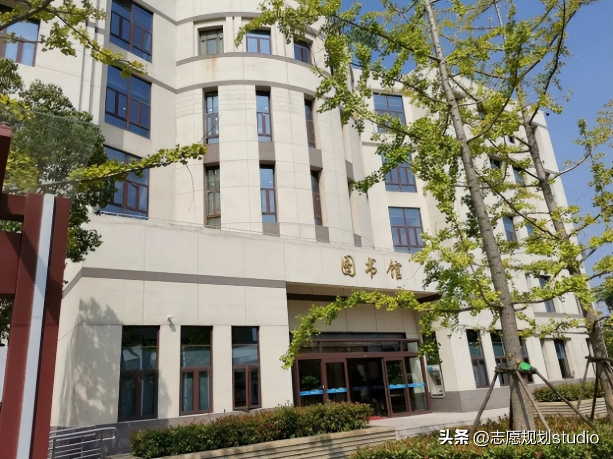 上海健康医学院前身是什么学校,全国最有名的医学院有哪些