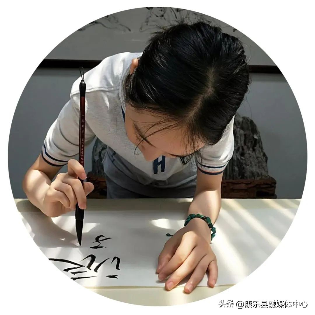 高考数学149分卷面字迹惊艳,语文146分学霸卷面惊艳