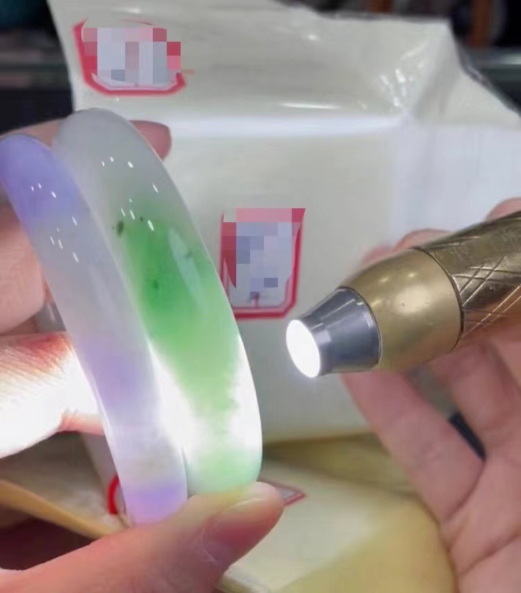 直播间翡翠知识科普,翡翠直播间效果与实物差距大原因