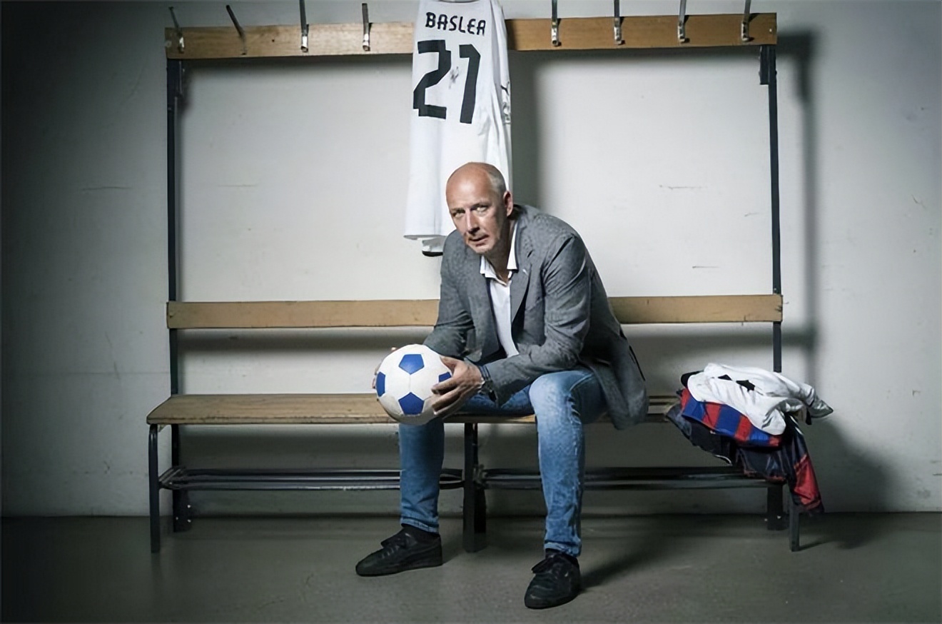 错过尤文，惹怒拜仁，还得罪了三任德国队主帅，德甲金靴不够职业