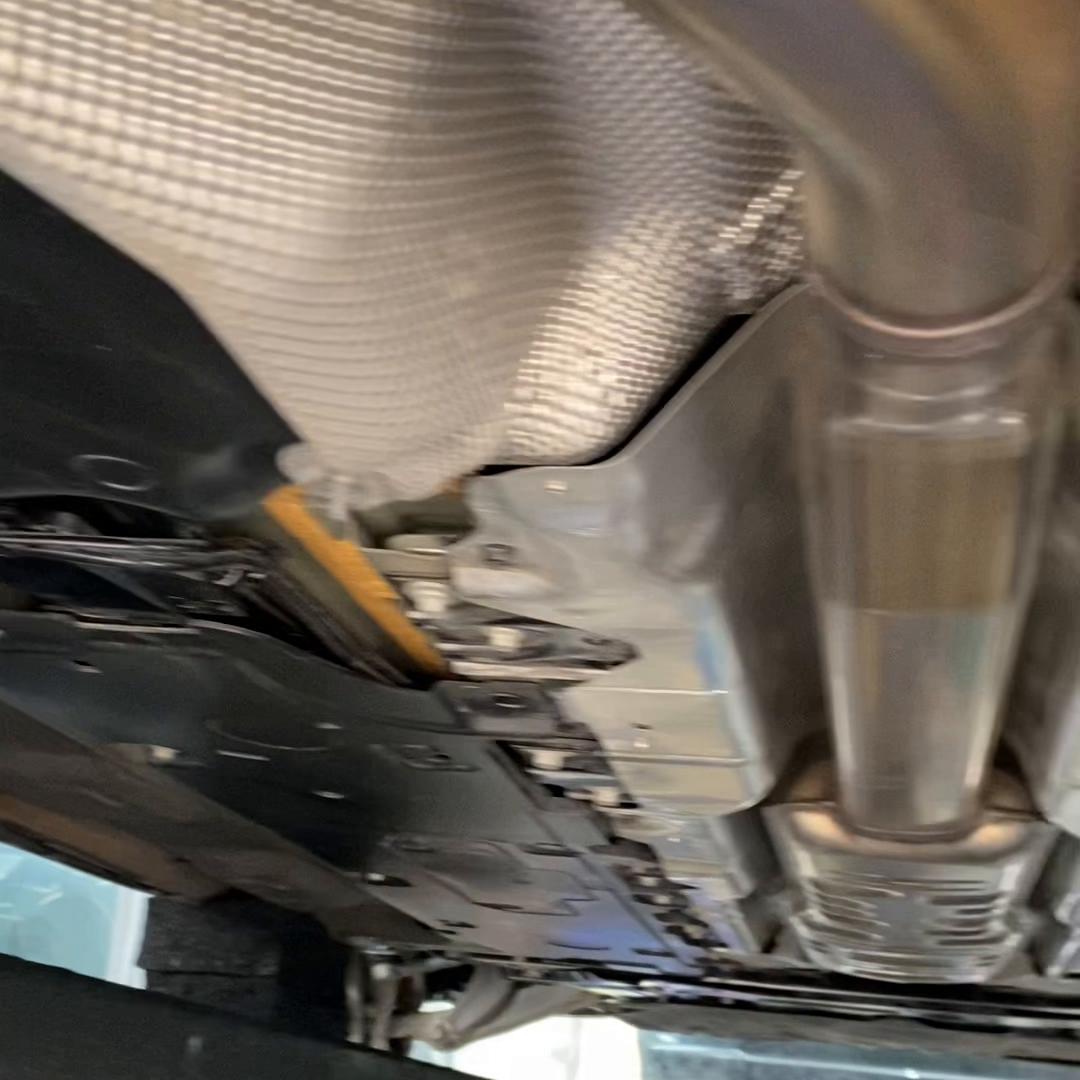 沃尔沃xc60底盘装甲,沃尔沃xc60底盘防锈装甲多少钱