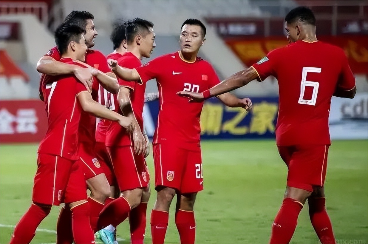 近期中国男足的战绩你有什么看法,中国男足为啥还拿高薪