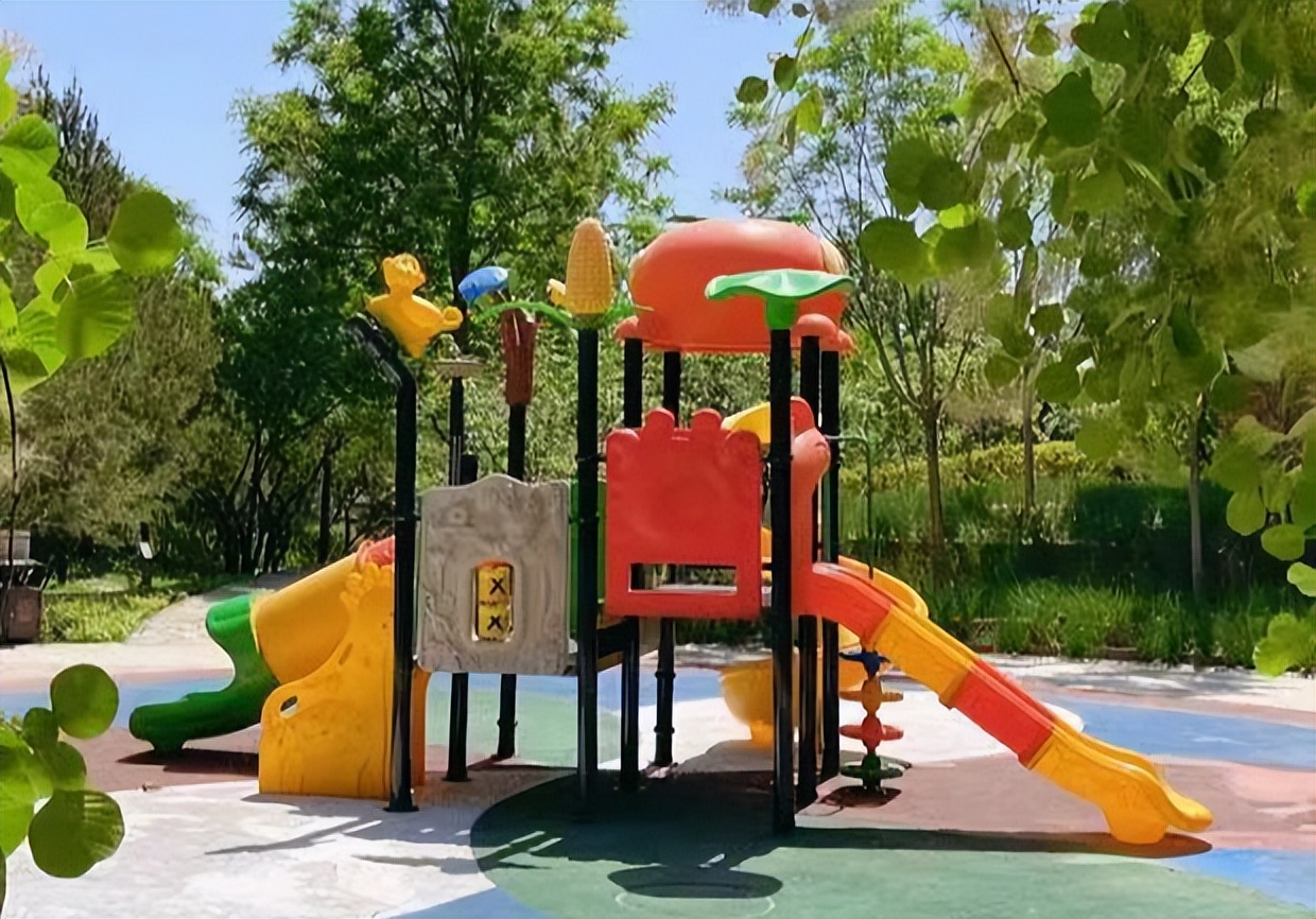 儿童公园附近楼前地面改造价格,儿童公园改造最新方案