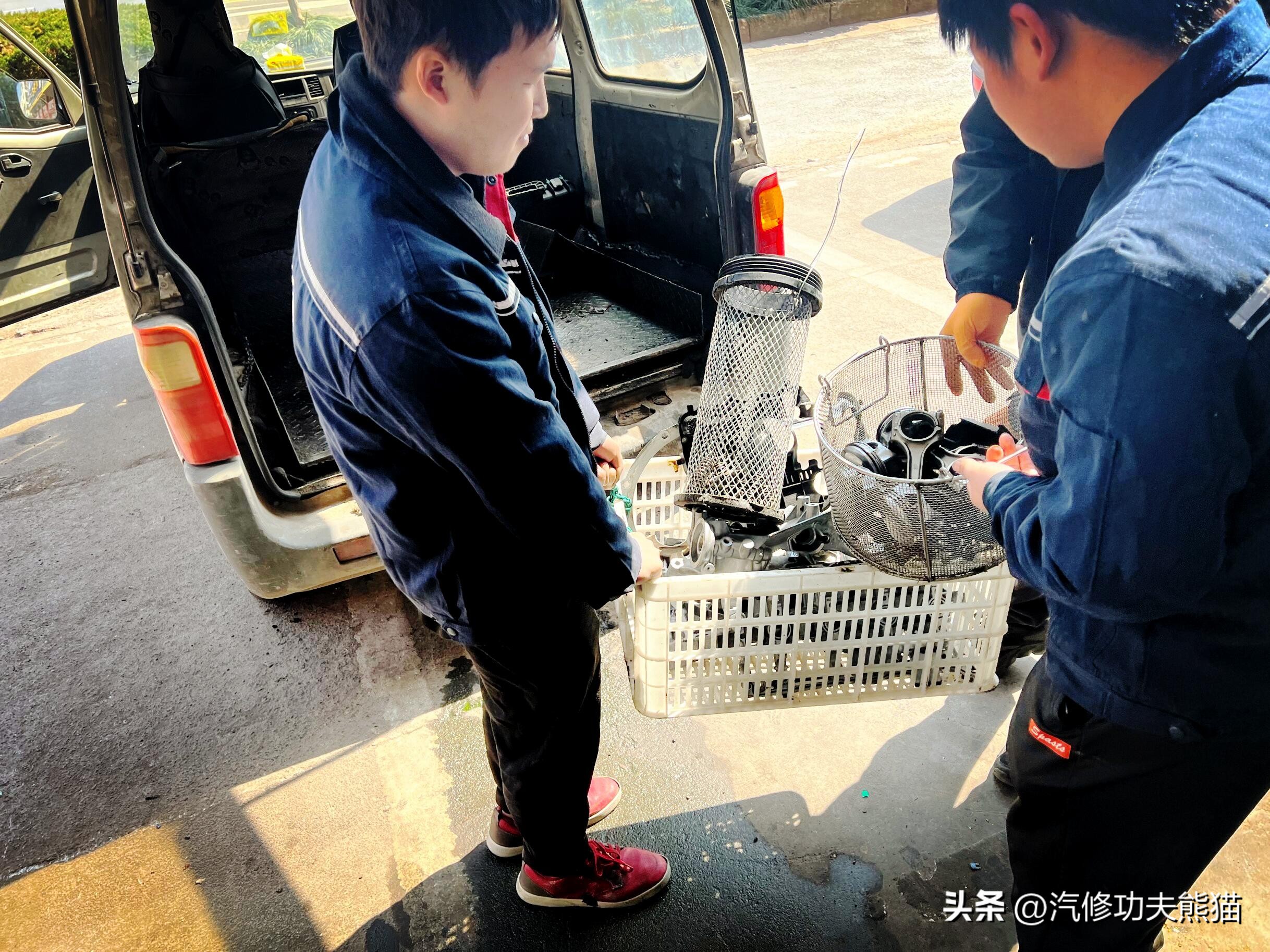 父亲老车翻新修复,父亲去世留下了的车去翻新