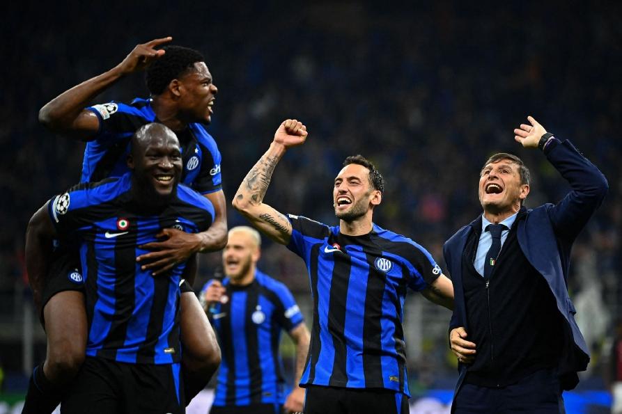 欧冠决赛是打一场还是两场,欧冠经典回顾伊斯坦布尔之夜