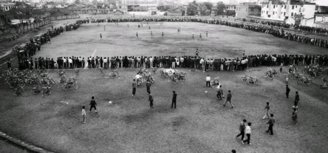 小学一年级足球第一堂课,小学生一堂完整的足球课