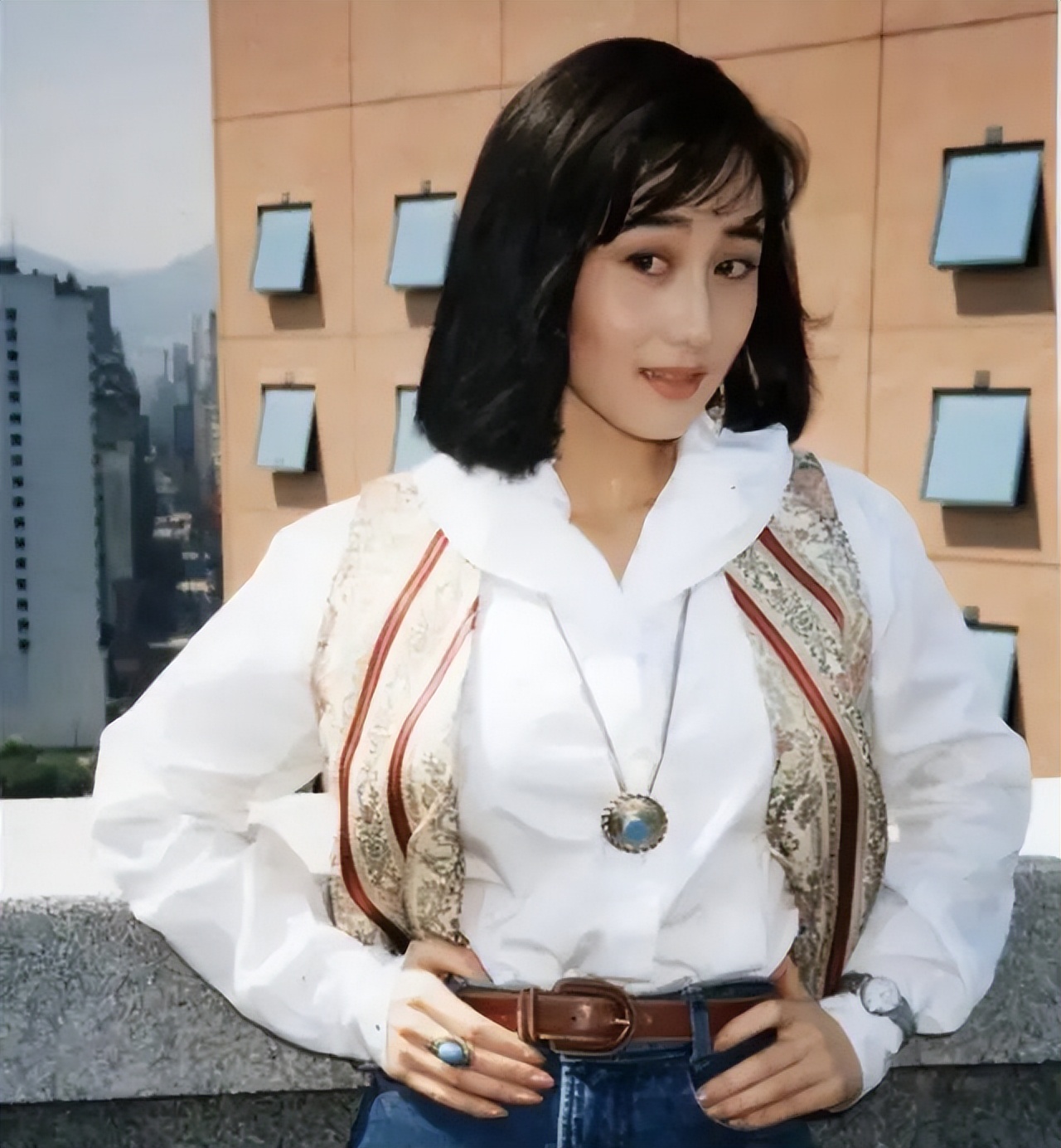 1994年关之琳与巩俐,利智关之琳林青霞梅艳芳走红毯