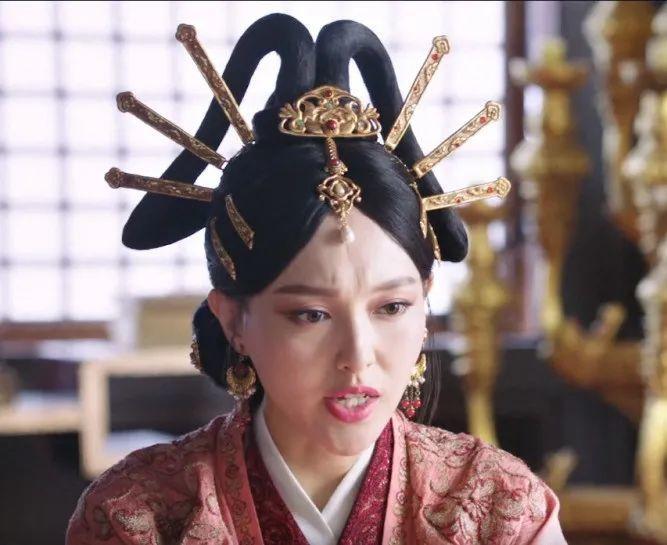 盘点那些发型翻车的搞笑瞬间,女生发型中长发剪发翻车