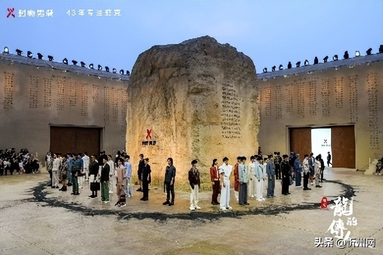 “龙的传人”创新传承之对话，劲霸男装“劲”力几何?