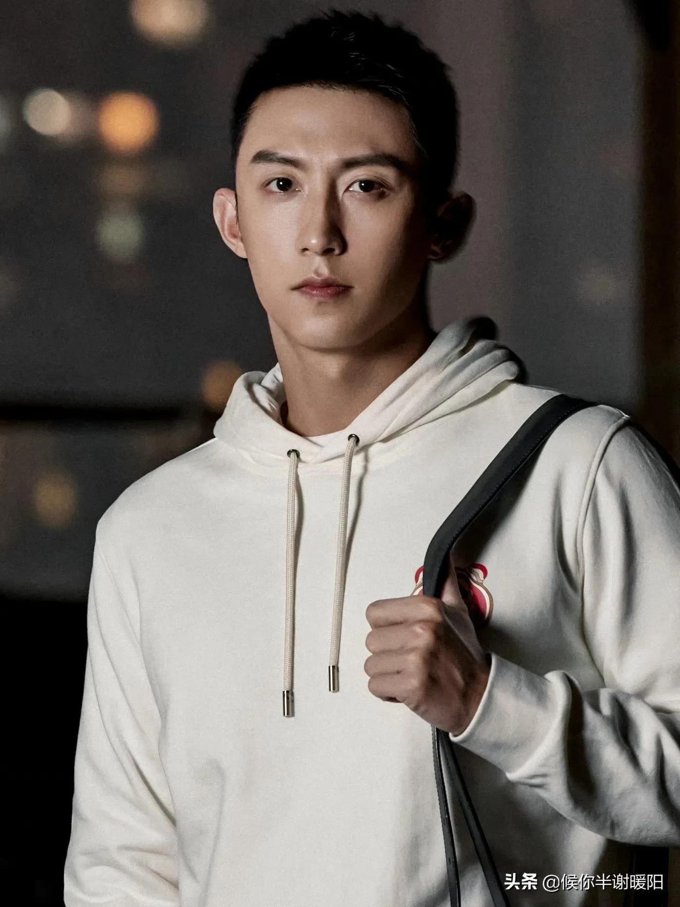 寸头男明星朱一龙,朱一龙肖战最帅的照片