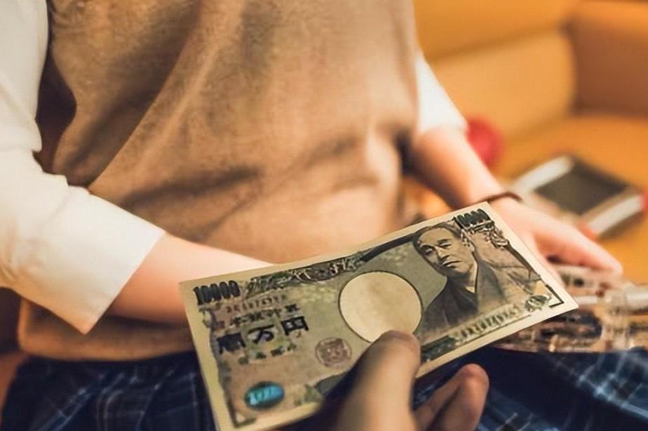 暧昧又趋合法，日本妹子靠它月入百万，“爸爸活”究竟是什么活？