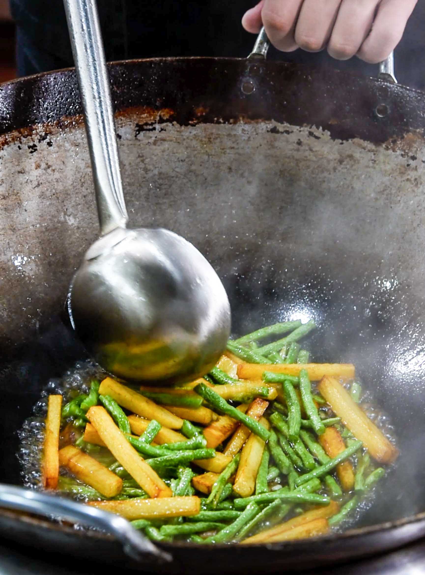 土豆豇豆的家常做法下饭菜,土豆豇豆的做法家常菜