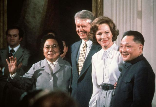 对越反击战前夕，*小平邓**一句“幽默”的话，让百万苏军按兵不动