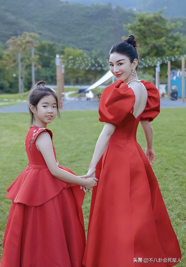 年轻时很美老了很丑的女星,年轻时候不好看老了漂亮的明星