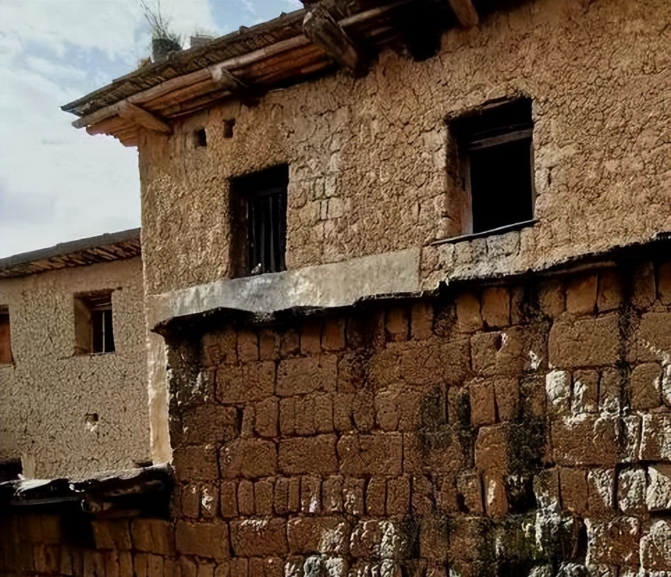 05年四川8岁白血病女孩不愿拖累养父，悄悄写下：自愿放弃治疗