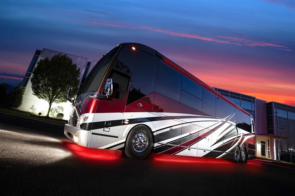 双层超豪华顶级房车旅行生活,最豪华房车和最简陋房车