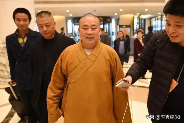 释永信：18个公司，16万买一件僧袍，一年赚2亿