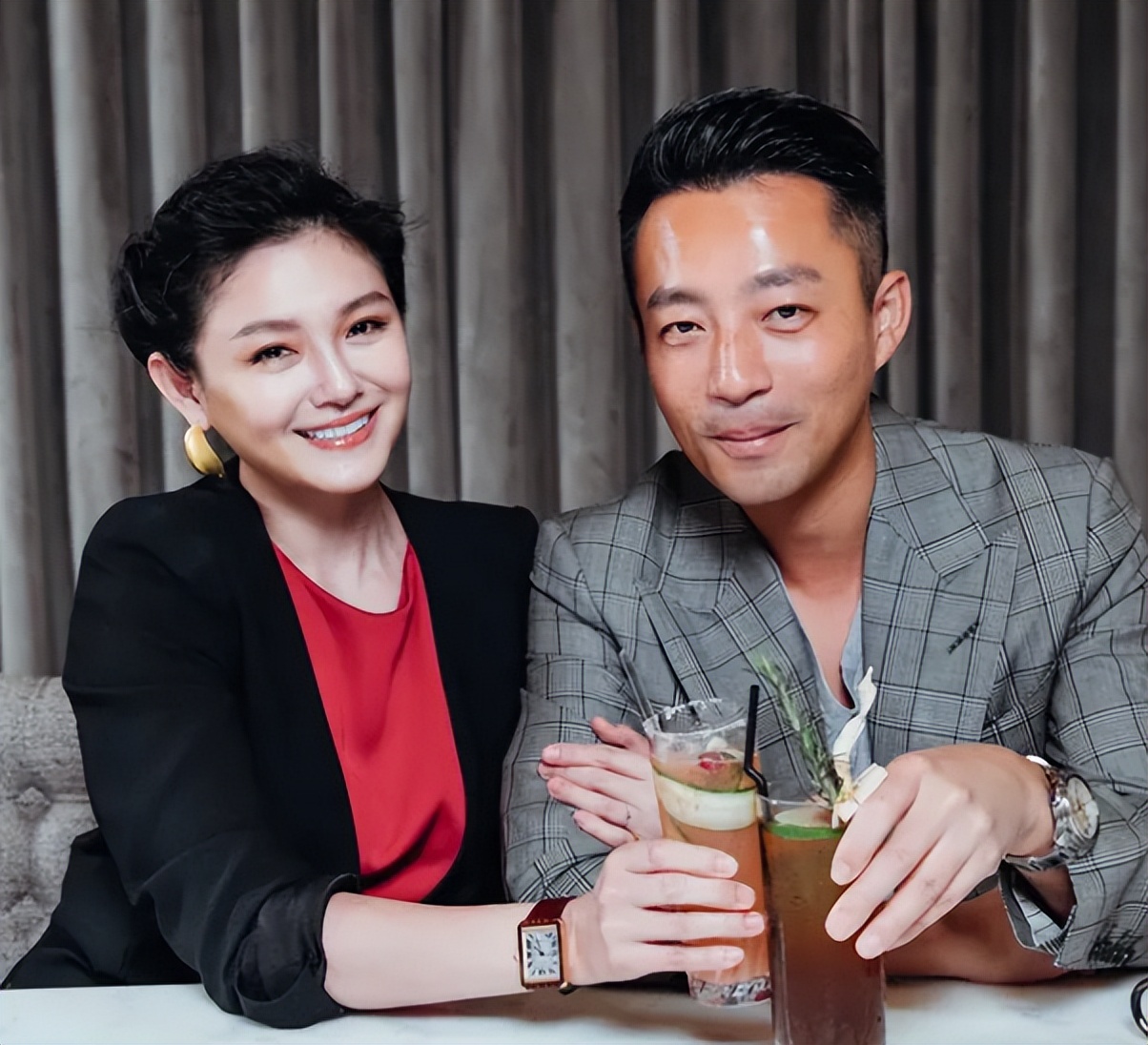 汪小菲直播讲自己受伤,汪小菲直播摔东西视频