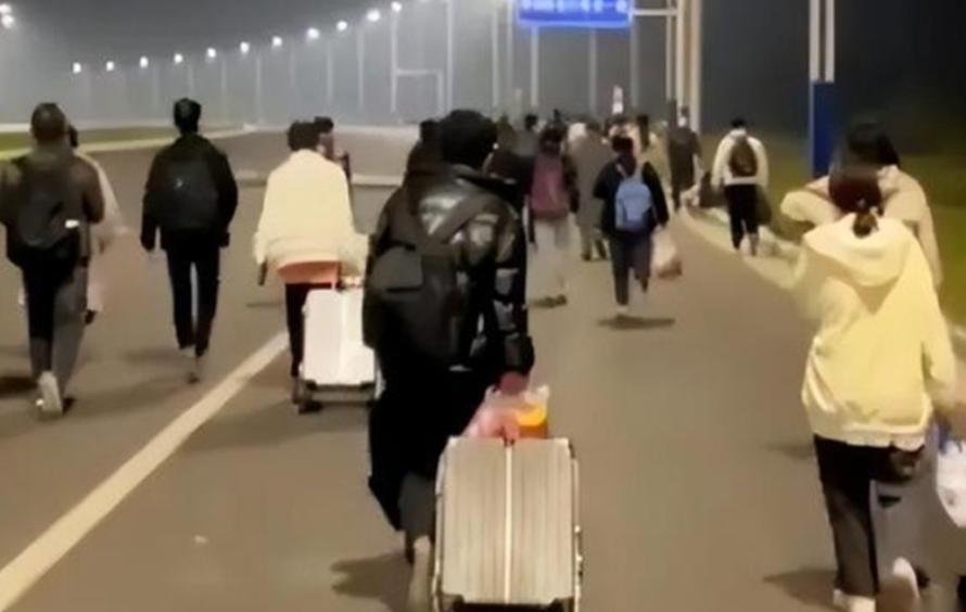 富士康现在还有人工智能吗,富士康用机器取代人工