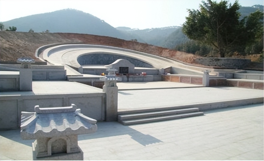 李清照和岳飞是一个时代的吗,李清照为什么不写岳飞不骂秦桧