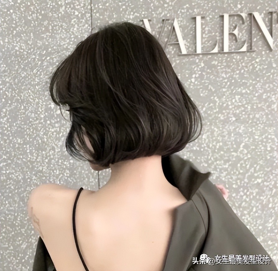 烫短发内扣的步骤,烫外翻内扣卷发教程短发