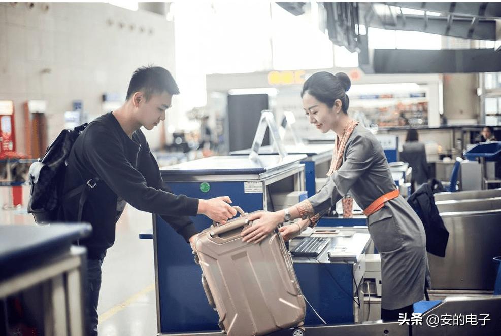 飞机是怎样托运,飞机是怎么托运行李的