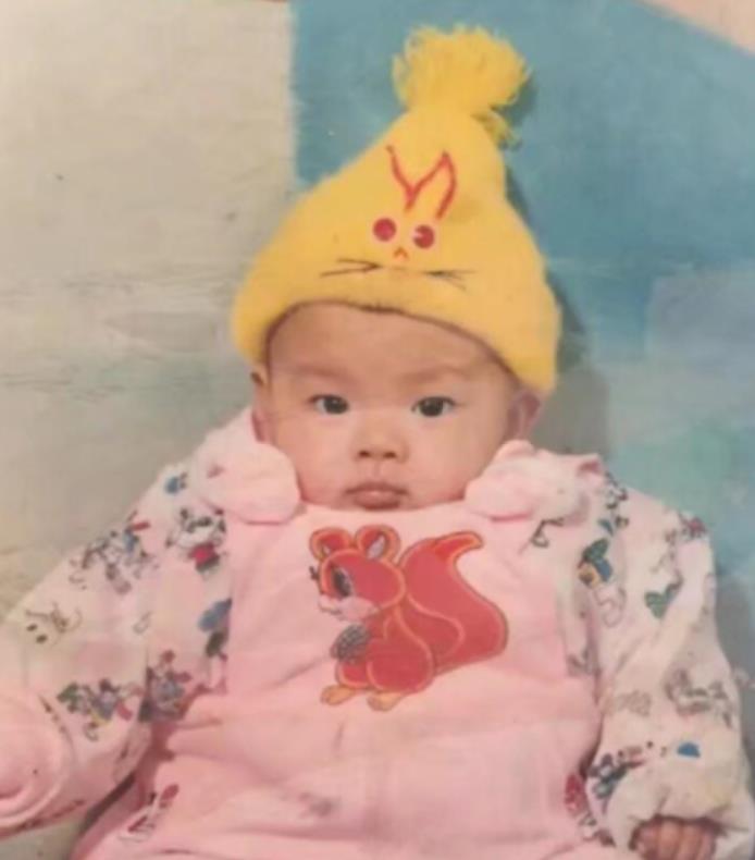 杨超越早期服务员,杨超越草根逆袭成长记