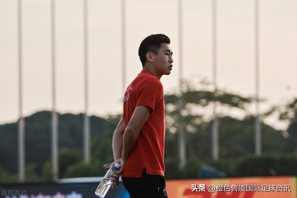 艾菲尔丁实力可以踢五大联赛吗,艾菲尔丁为什么留洋失败