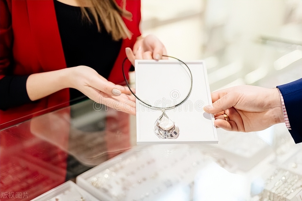 翡翠行业陷阱大揭秘 (揭秘珠宝翡翠行业内幕)