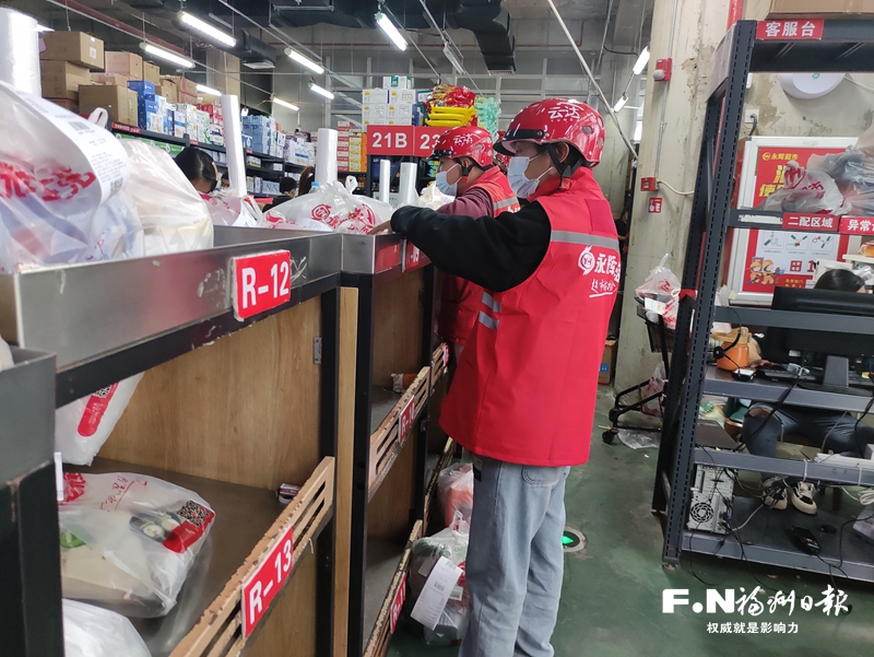 一人一车一手机配送员成保供“轻骑兵”