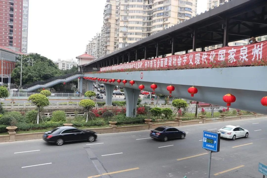 新春走基层年渐近年味浓,新春走基层石头村高挂迎客来