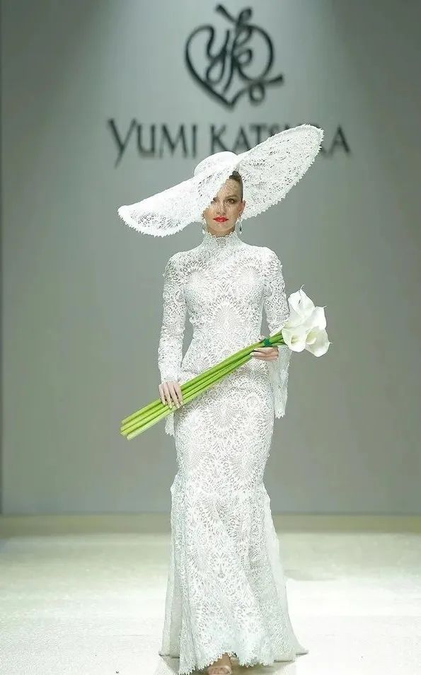 亚洲婚纱女王杀进内娱，女星们集体坐不住了