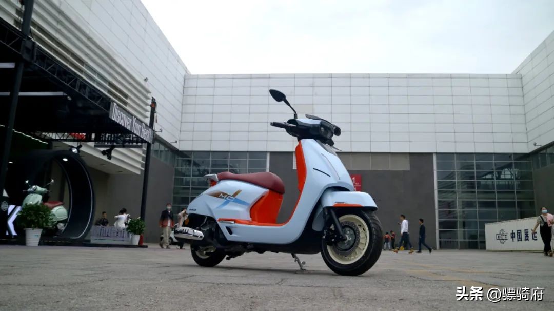 布雷斯通蓝卡150复古小踏板改装,布雷斯通150复古踏板摩托车测评