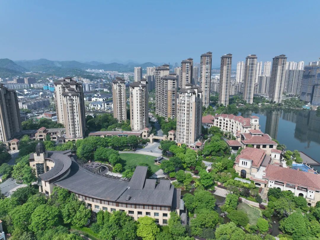 繁华与幽静之间房子,静谧与繁华之间