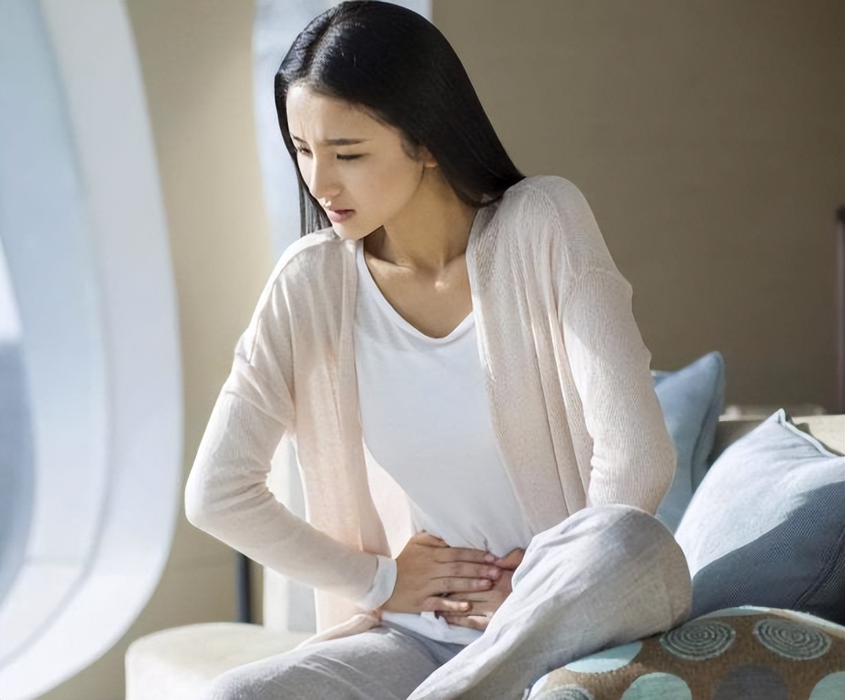 51岁月经结束后有少量褐色分泌物,为什么月经过后还有褐色分泌物