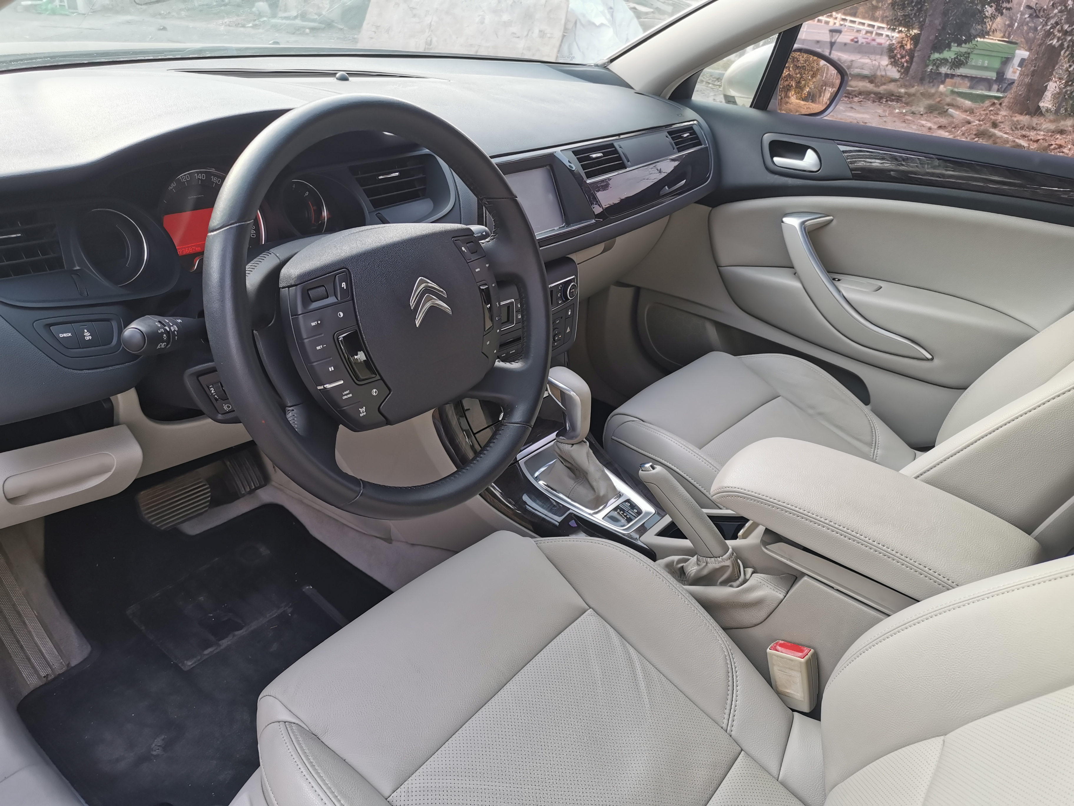 4万雪铁龙c52.0,4万二手车雪铁龙c5