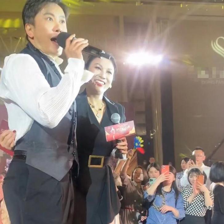 毛宁在90年代在乐坛什么地位,华语乐坛顶流毛宁