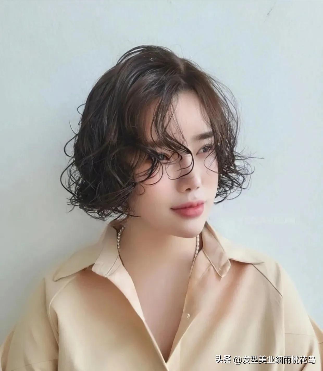 女士短发烫小姐姐,短发烫发型图片