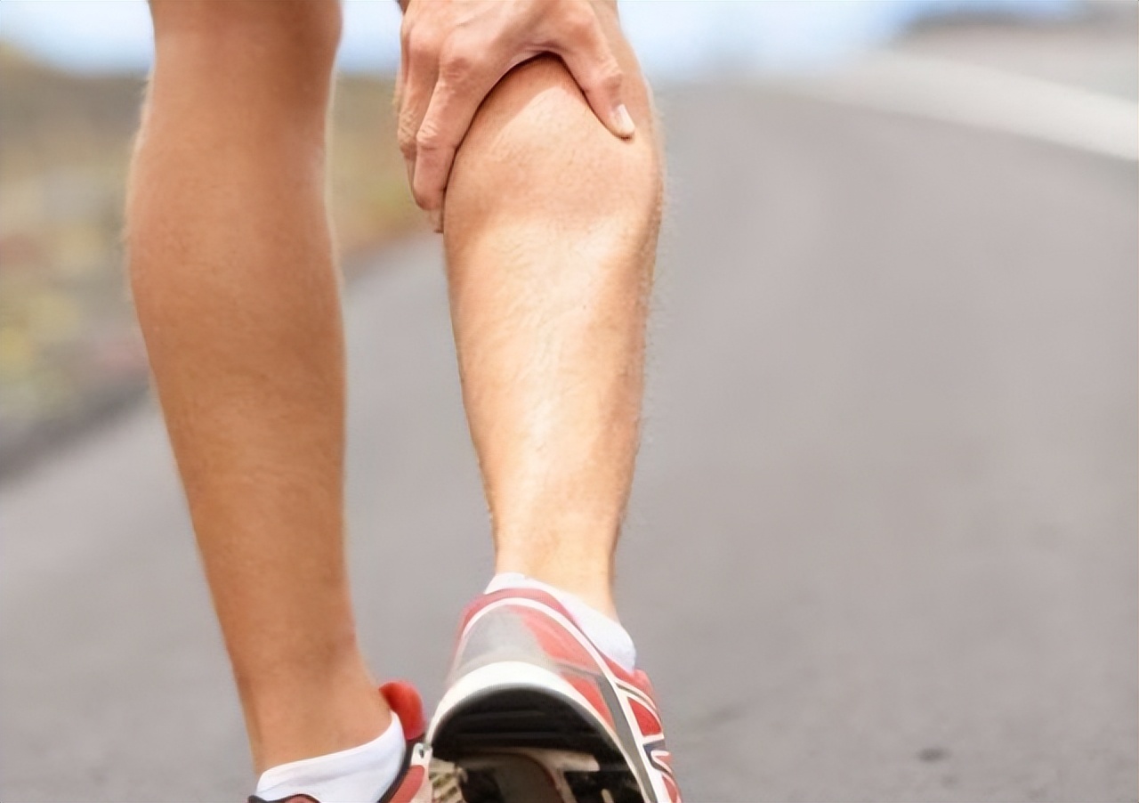 抽筋是什么原因和治疗方法,小腿抽筋胳膊抽筋手指抽筋