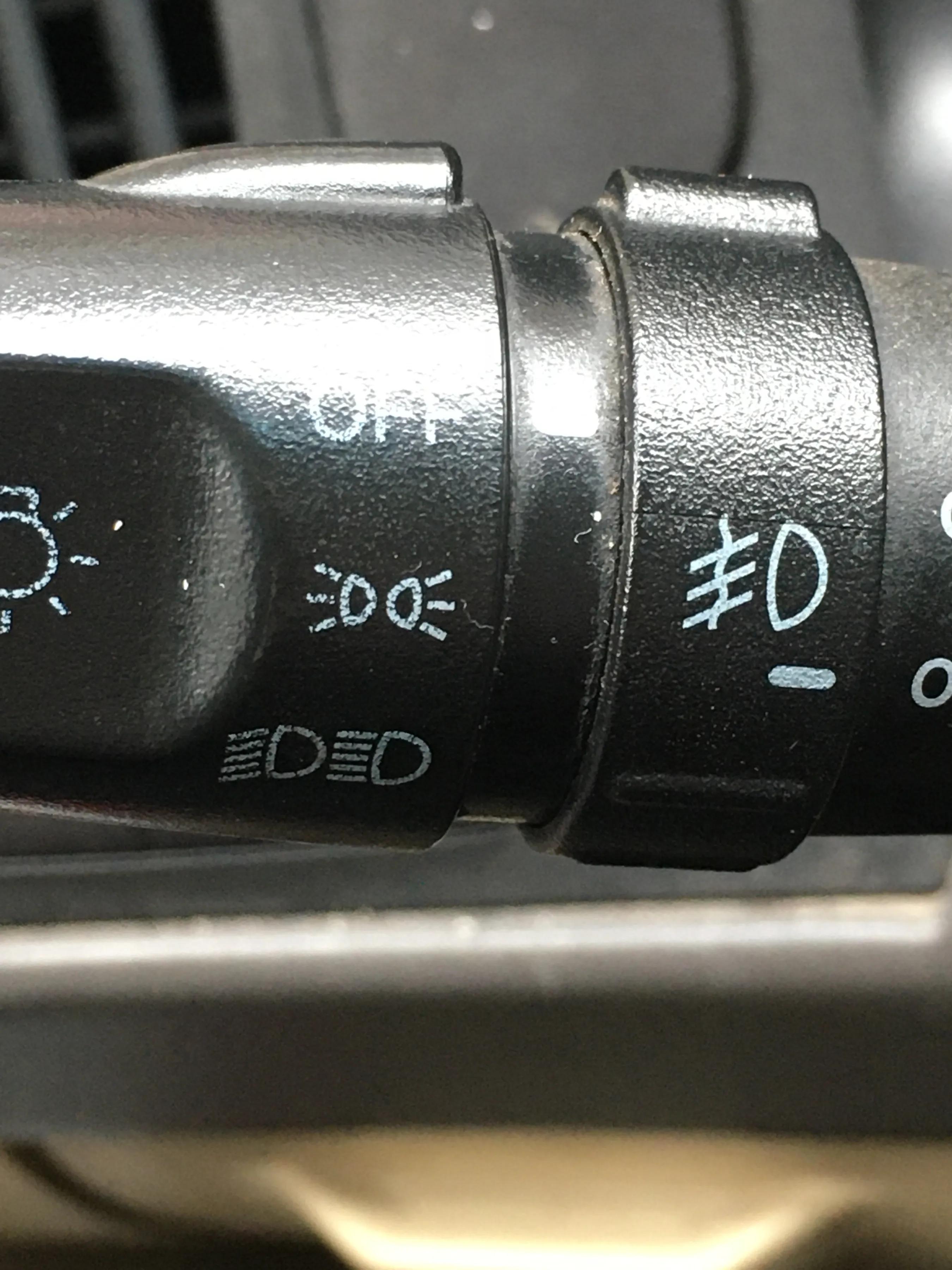 汽车灯光高低怎么调,汽车自动灯光怎么用