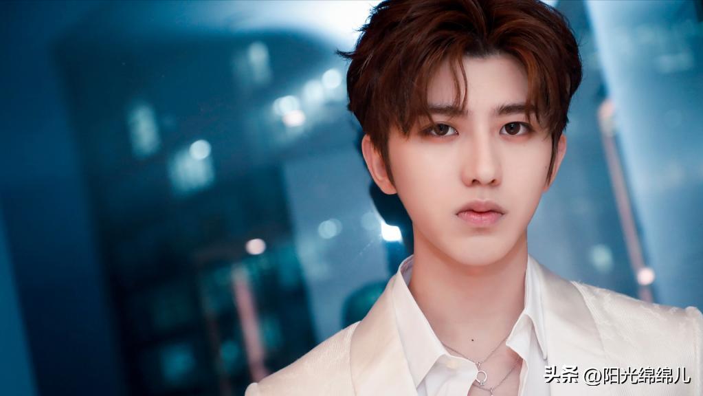 王一博王俊凯蔡徐坤他们的照片,鹿晗蔡徐坤谁帅