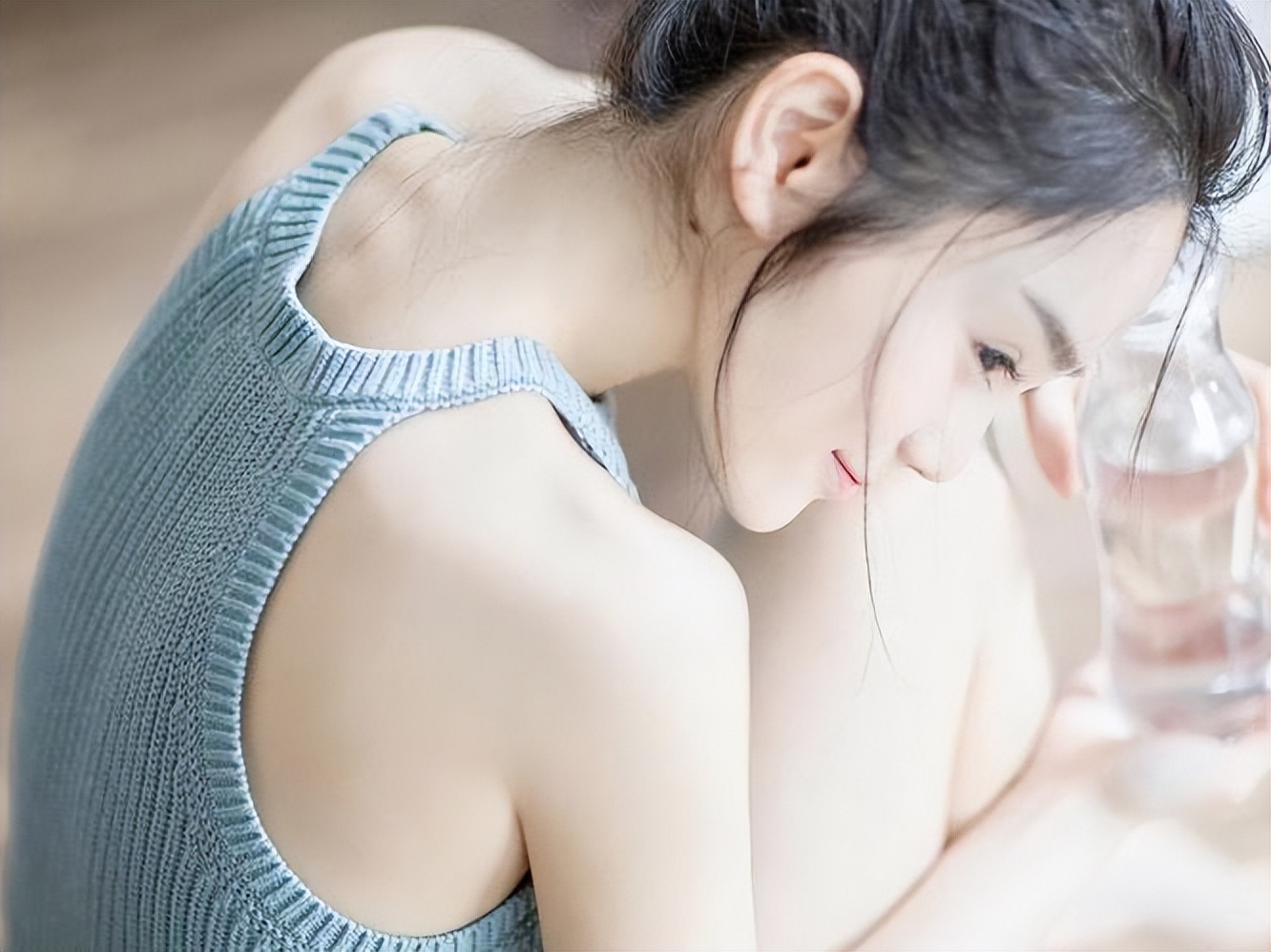 女人“下面”瘙痒难耐,是怎么回事?医生:或许与这4点有关!