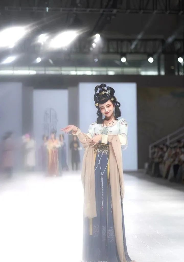 知名女主播自曝倒霉体质，账号被假冒，买房却又遇无法交付