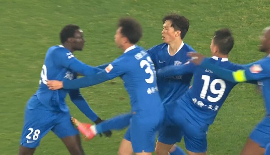 盘点足坛球员暴力冲突合集,中超球迷打架被刑拘