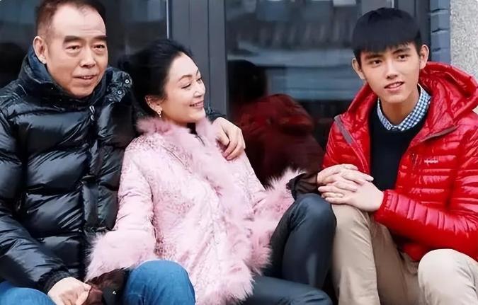 陈飞宇陈红被拍首次露面,陈飞宇与陈红现在关系