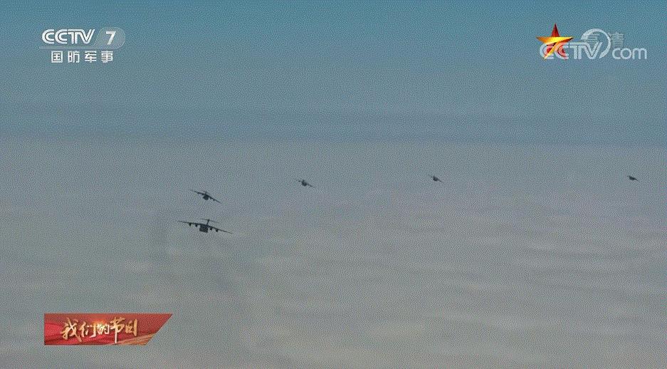运20多机编队,运20首次空降训练